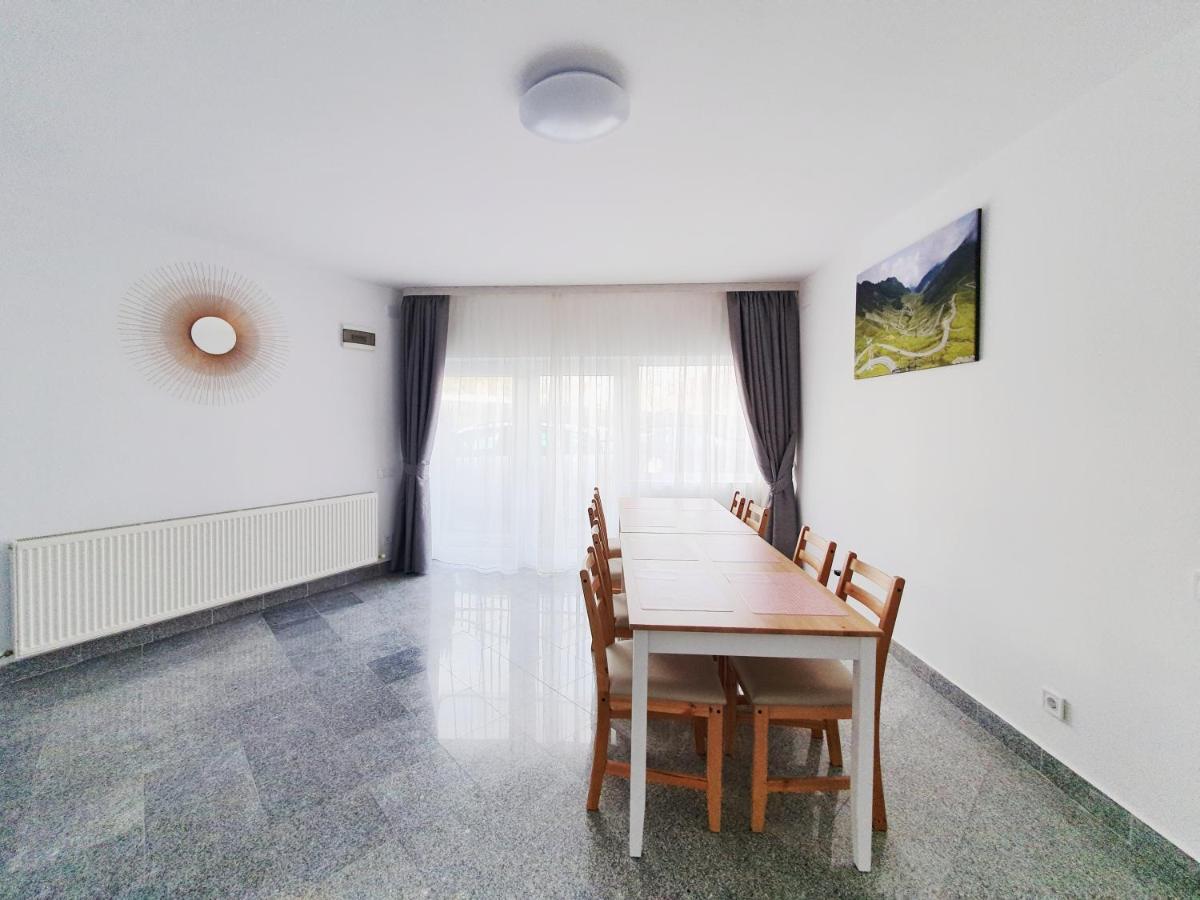 Tourist B&C Hotel Curtea De Arges Exterior photo