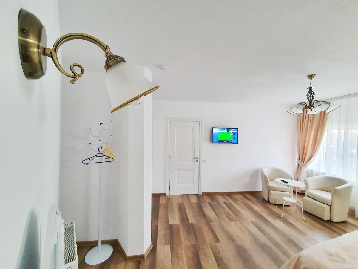 Tourist B&C Hotel Curtea De Arges Exterior photo