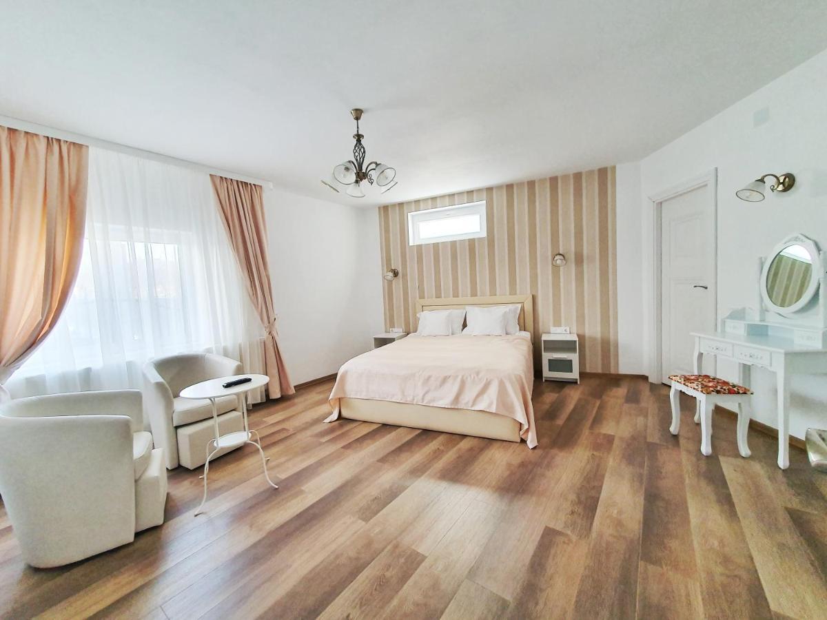 Tourist B&C Hotel Curtea De Arges Exterior photo